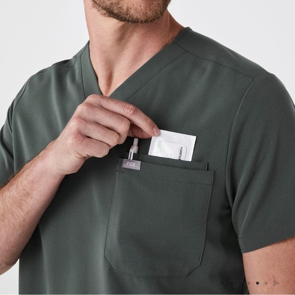NWOT FIGS Leon Three-Pocket Scrub Top Sz L - Picture 8 of 12